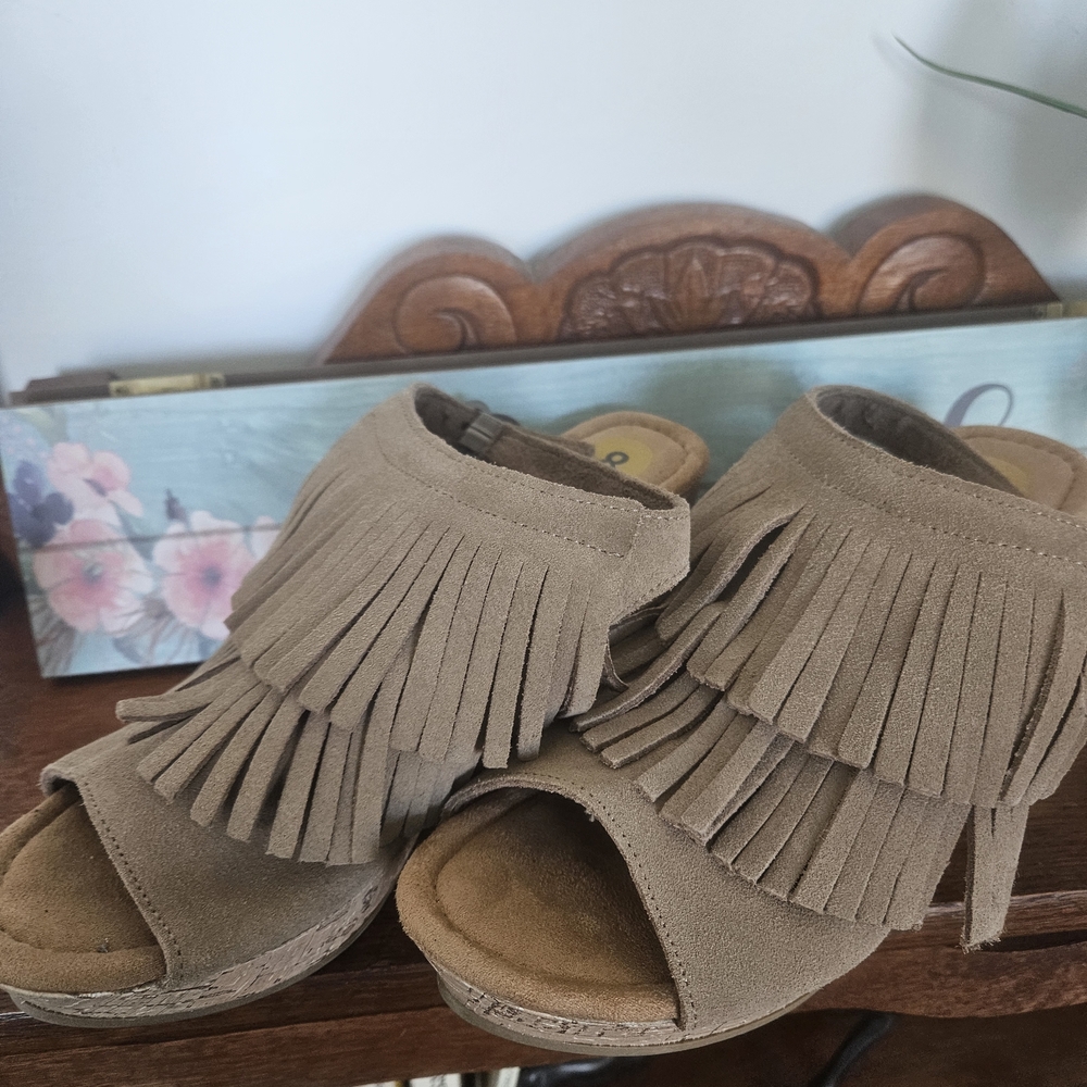 Minnetonka Taupe Suede Fringe Wedge Sandals
